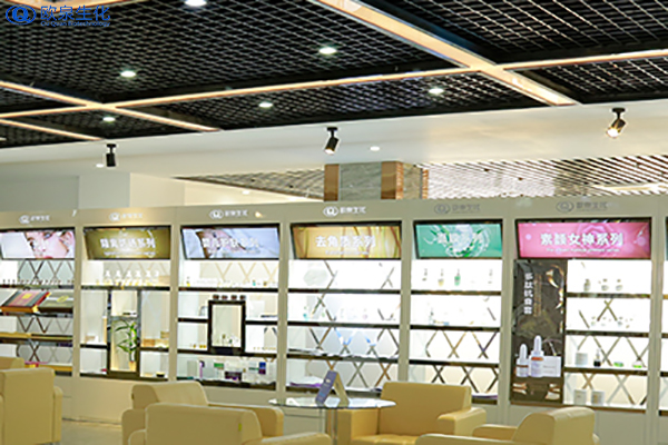 如何連接消費(fèi)者化妝品店才能向“新”而生？