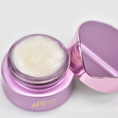 護(hù)膚品廠家:誰(shuí)說(shuō)歲月只能是把殺豬刀！