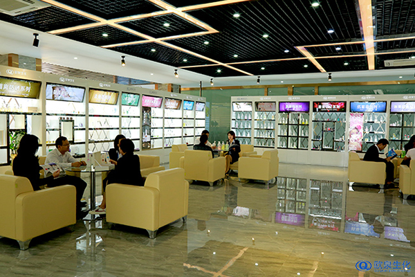 購買化妝品為何要堅持去實(shí)體店-歐泉生化