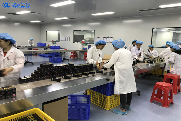 化妝品OEM廠(chǎng)家:頸部護(hù)膚小竅門(mén)-歐泉生化